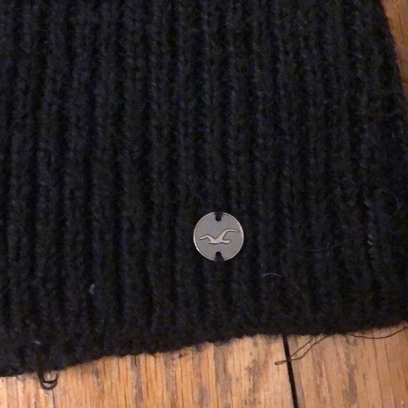 Hollister off the shoulder sweater - Picture 2 of 4